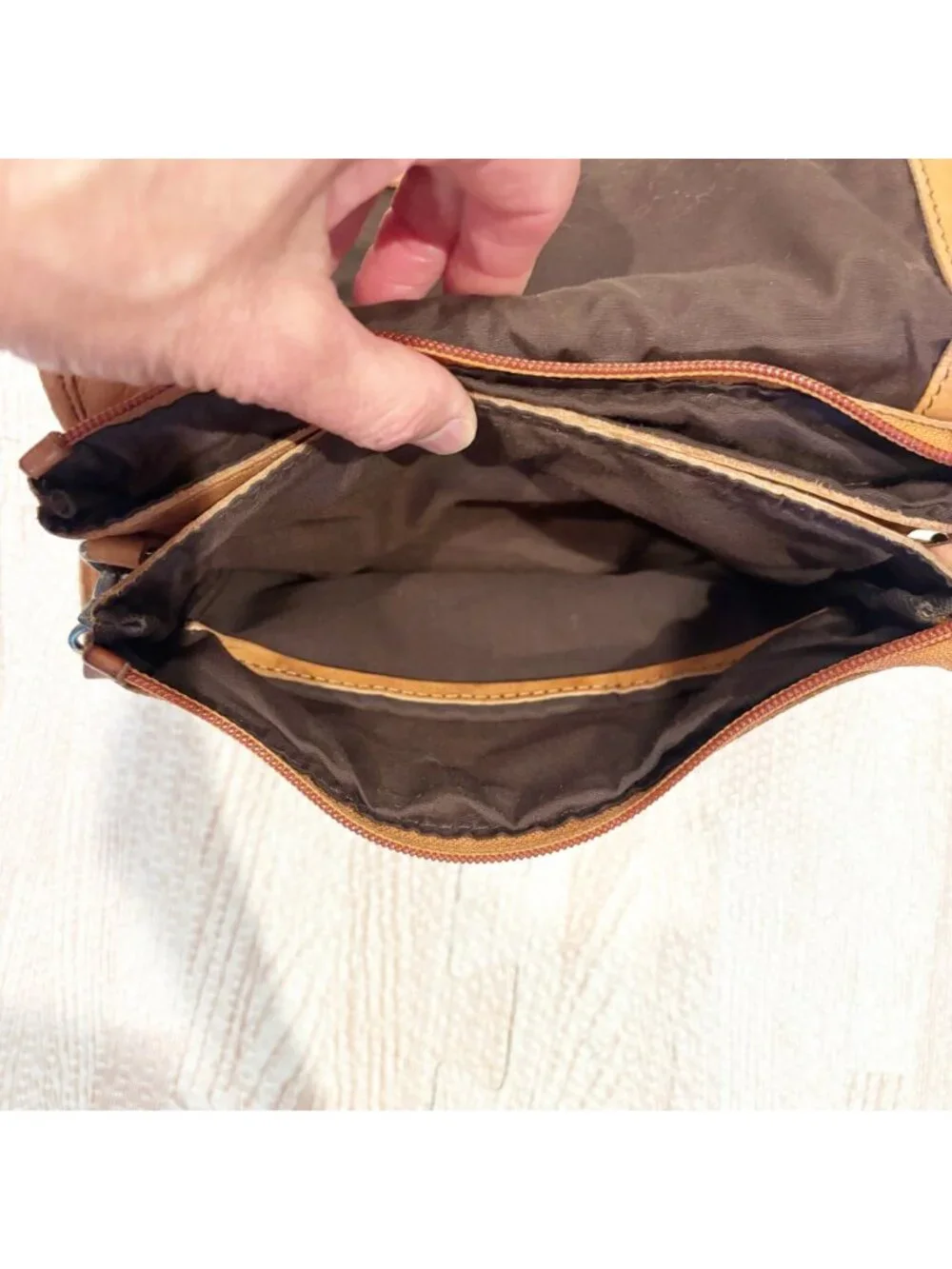 Villenca Holland Leather Crossbody Bag